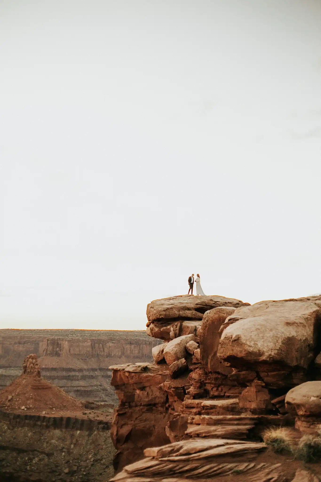 Scenic shot of couple doing their bridals at dead horse point